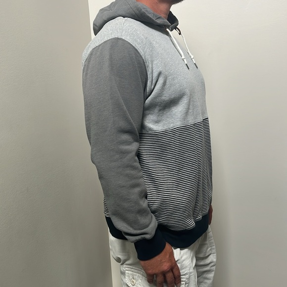 Volcom classic fit 2XL hoodie - Picture 5 of 7